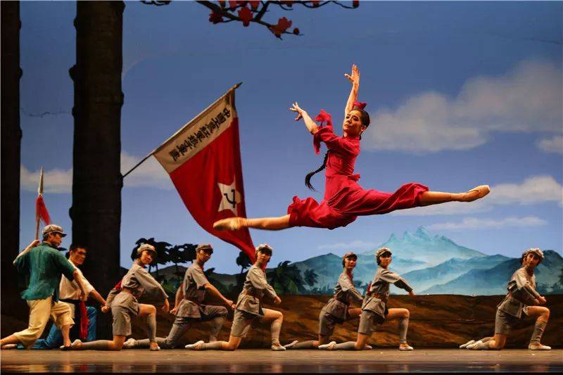 就让我们在这部东方芭蕾舞剧中 重温革命经典 感受红色魅力
