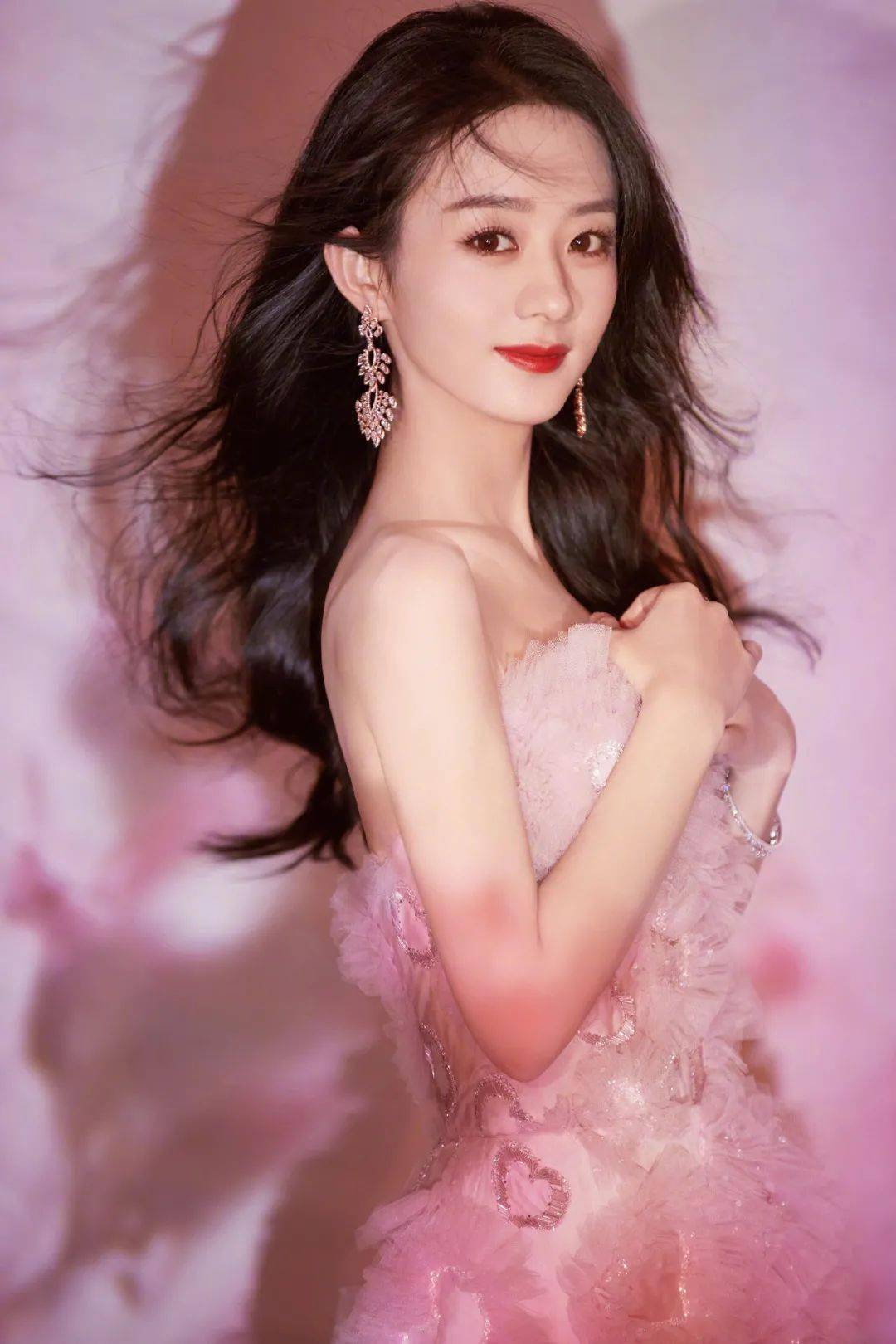 快讯| 肖战活动,赵丽颖美图,王一博盛典,李易峰花絮