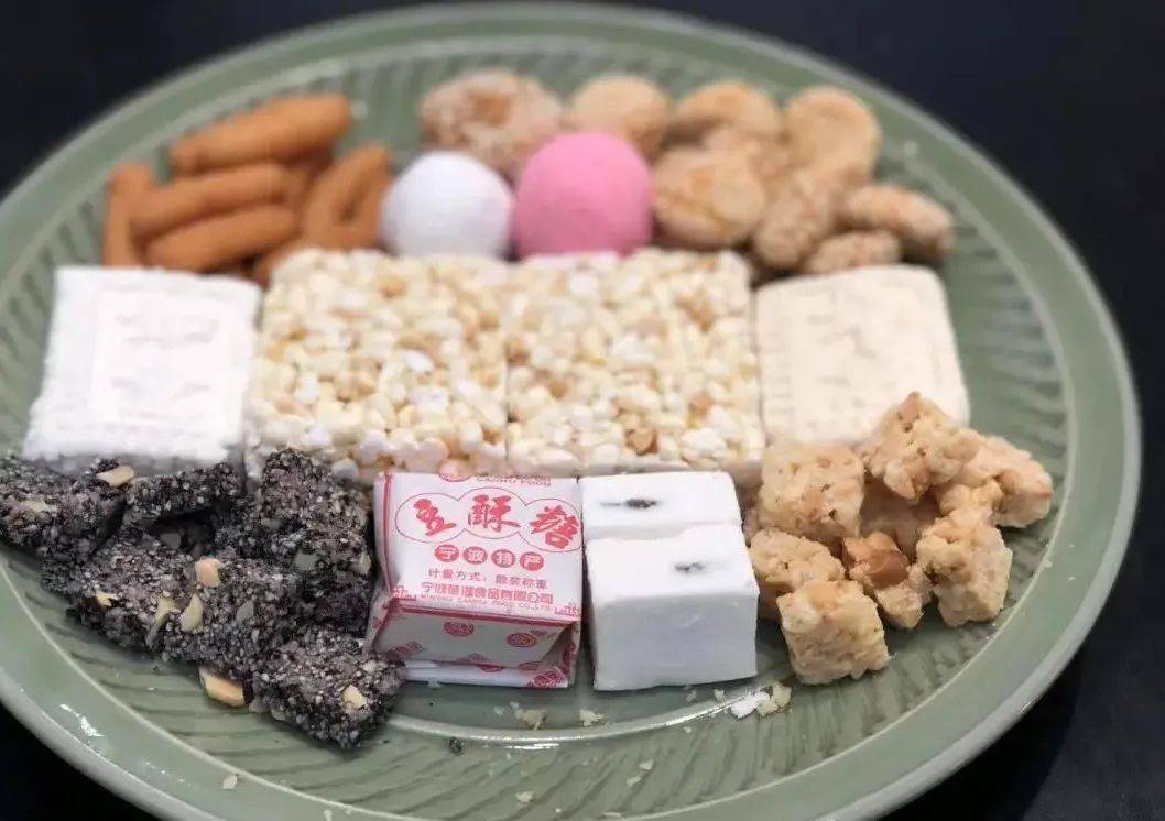 属于平时基本看不到,吃不到,只有祭灶果里才能找到的"高颜值糖果"