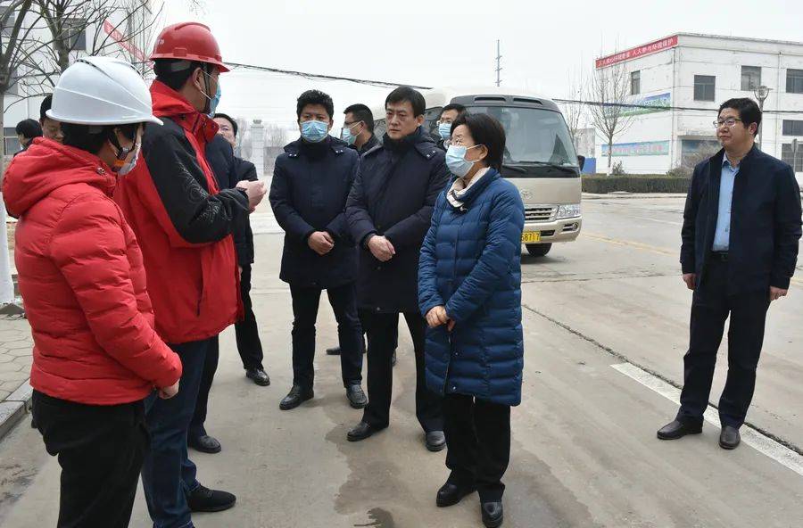 沙淑红就城建项目现场办公