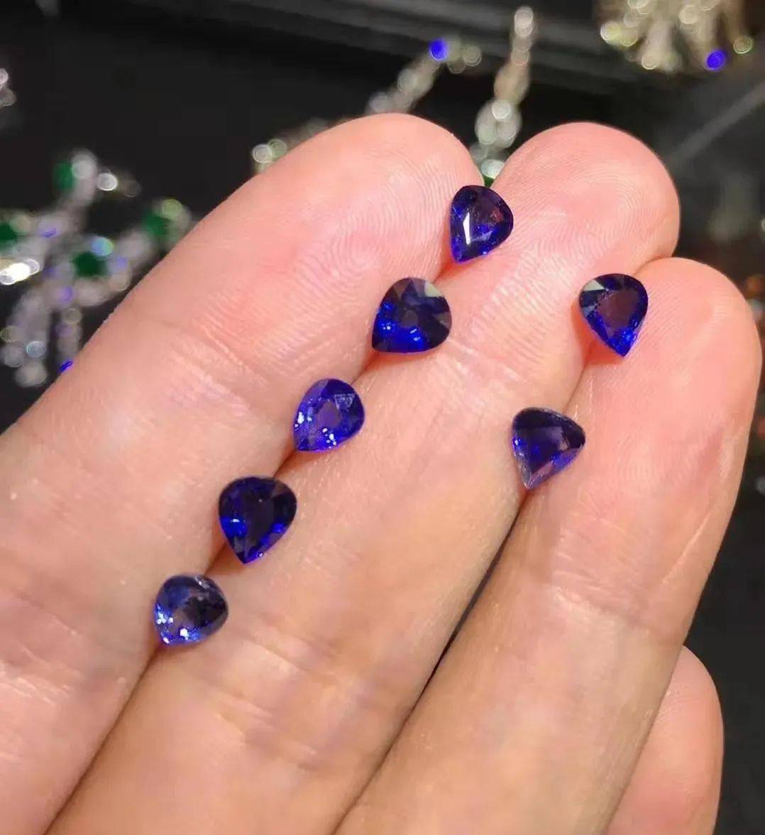 蓝宝石批发市场如何鉴定蓝宝石真伪?