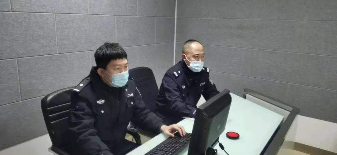 团青宣关注心疼他抱着刚泡的方便面竟然睡着了