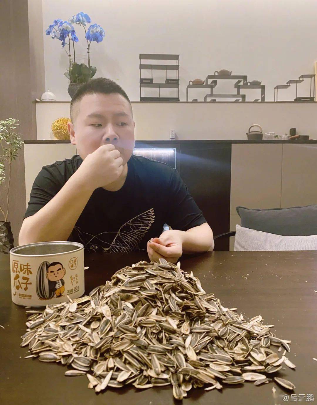 嗑瓜子,听相声,文雅风趣又幽默