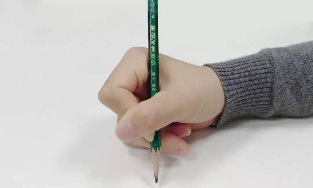 8种常见错误执笔手势01这些错误的握笔姿势会直接导致9孩子手形扭曲