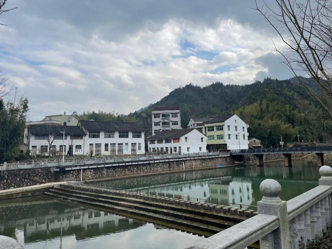 温州:宅基地三权分置后民宿投资千万起_湖岭镇