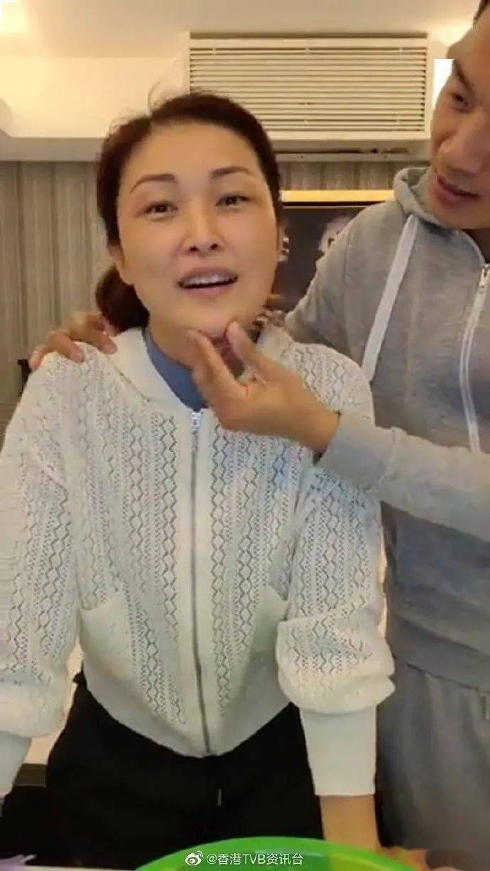 胡诺言对陈琪爱不释手tvb港姐露腰装行东洋山影靓相