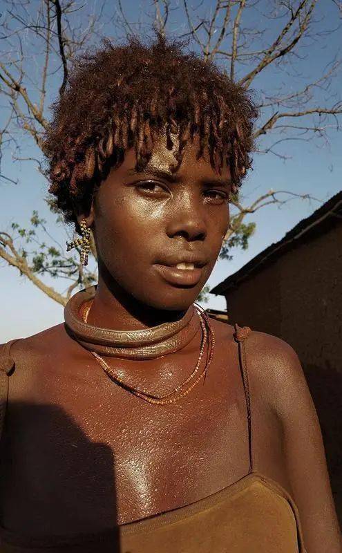 非洲古部落红泥族妇女