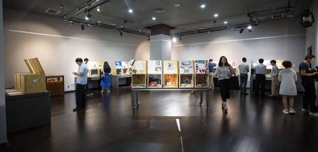 "光阴的秘密-开启记忆宁夏的木箱" 银川市市民大厅巡展现场