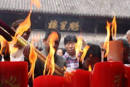 祭拜神灵为何要上香