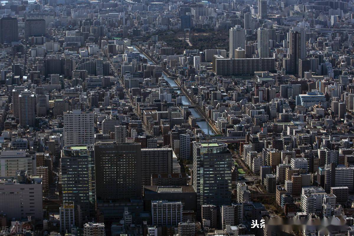 摄影组图俯瞰东京摩天大楼鳞次栉比蔚为壮观