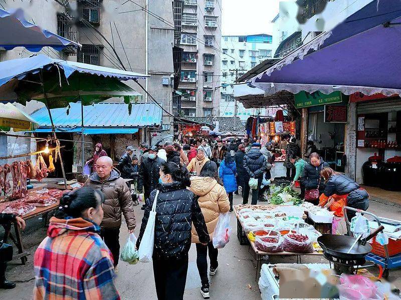 南充这个菜市场人气旺