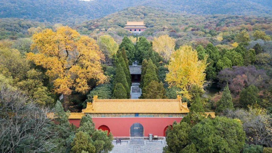 紫金山是南京名胜古迹荟萃之地,也是  南京最大的帝王陵墓,世界文化