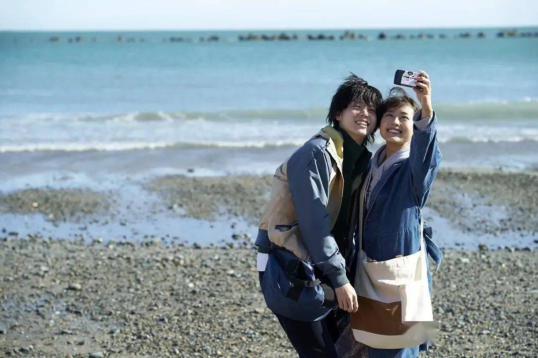 微微靠近,就能听到啪啪的电流在叫嚣.