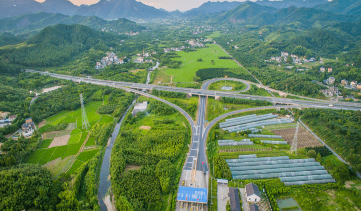 日前,浙江省人民政府办公厅已发布关于安吉县境内高速公路实行客车