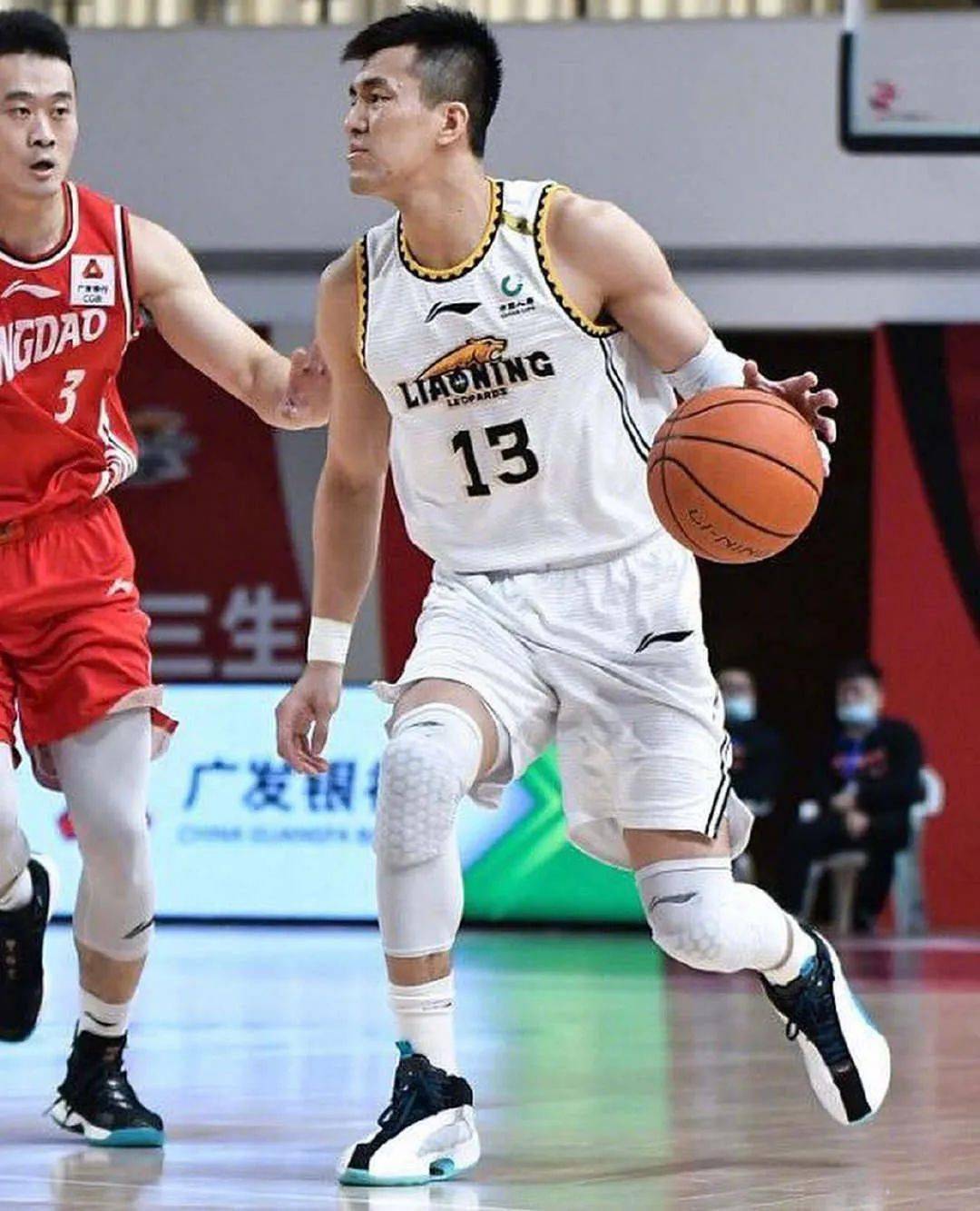 郭艾伦aj35低帮曝光郭艾伦也太有排面了吧