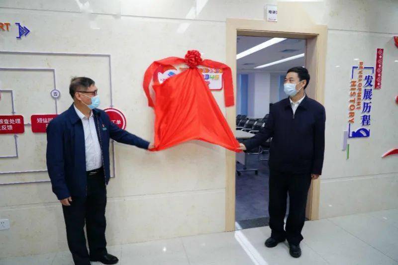 南宁市领导走访慰问12345政务服务便民热线工作人员