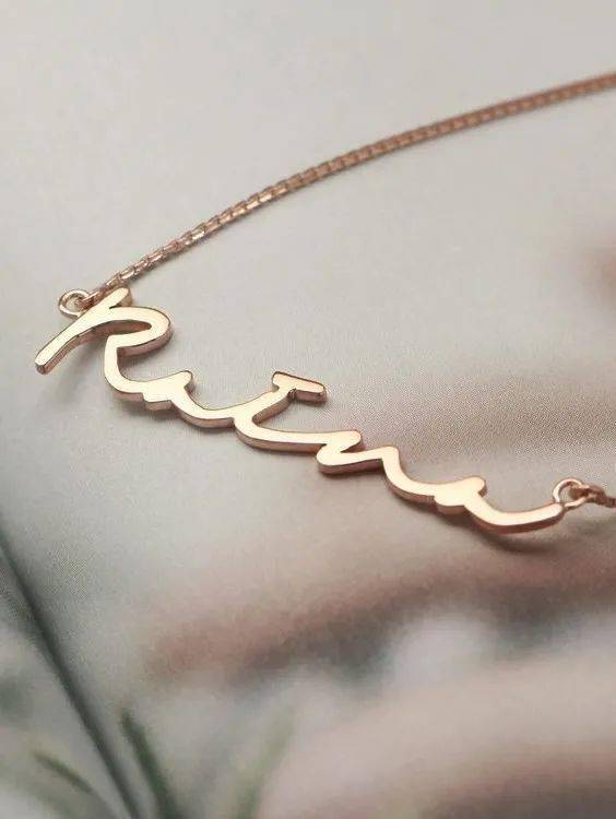 人造皮草linkfashion奢华的皮草也是carrie的心头好,这件皮草大衣陪伴