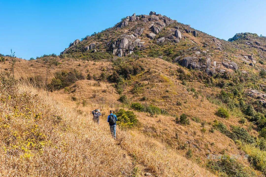 徒步穿越大东山石笋岭不愧是广东最峻美山峰