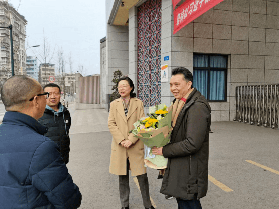 市人大副主任余继红来校慰问专家人才翟信旗老师