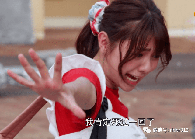 假面骑士:圣刃女主vs前作女主,女神变女神经_藤芽