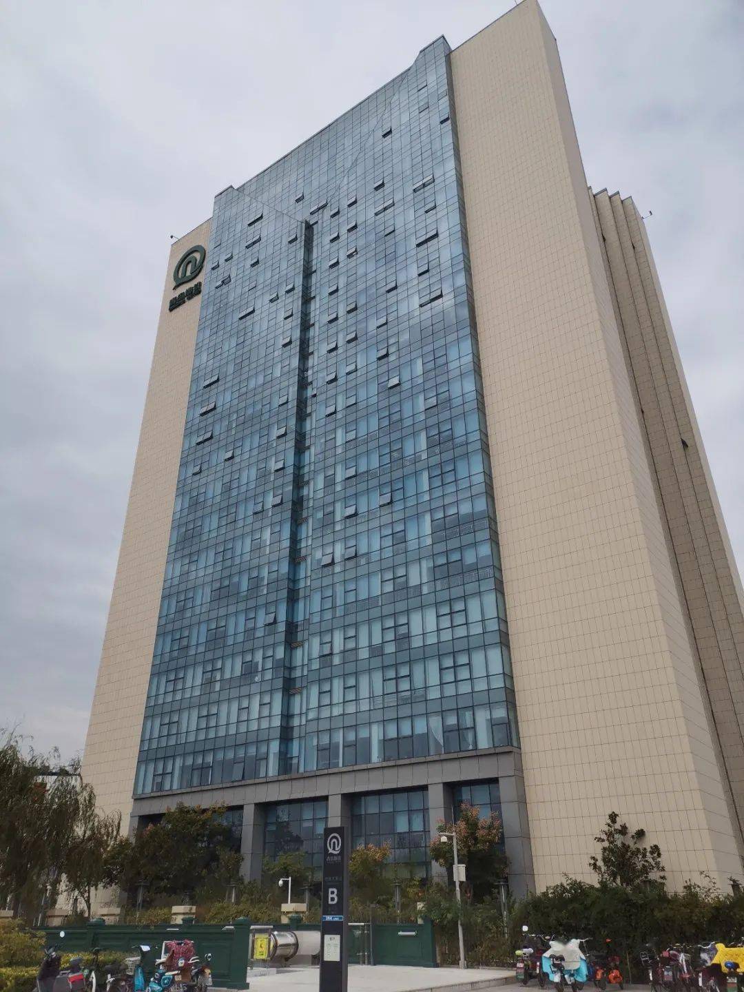 青岛益群地下城青岛地铁综合楼青岛地铁大厦都怎么入驻