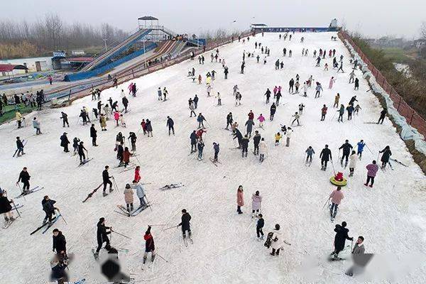 铁山寺滑雪场位于淮安市盱眙县铁山寺,占地4万平方米,适合初,中级