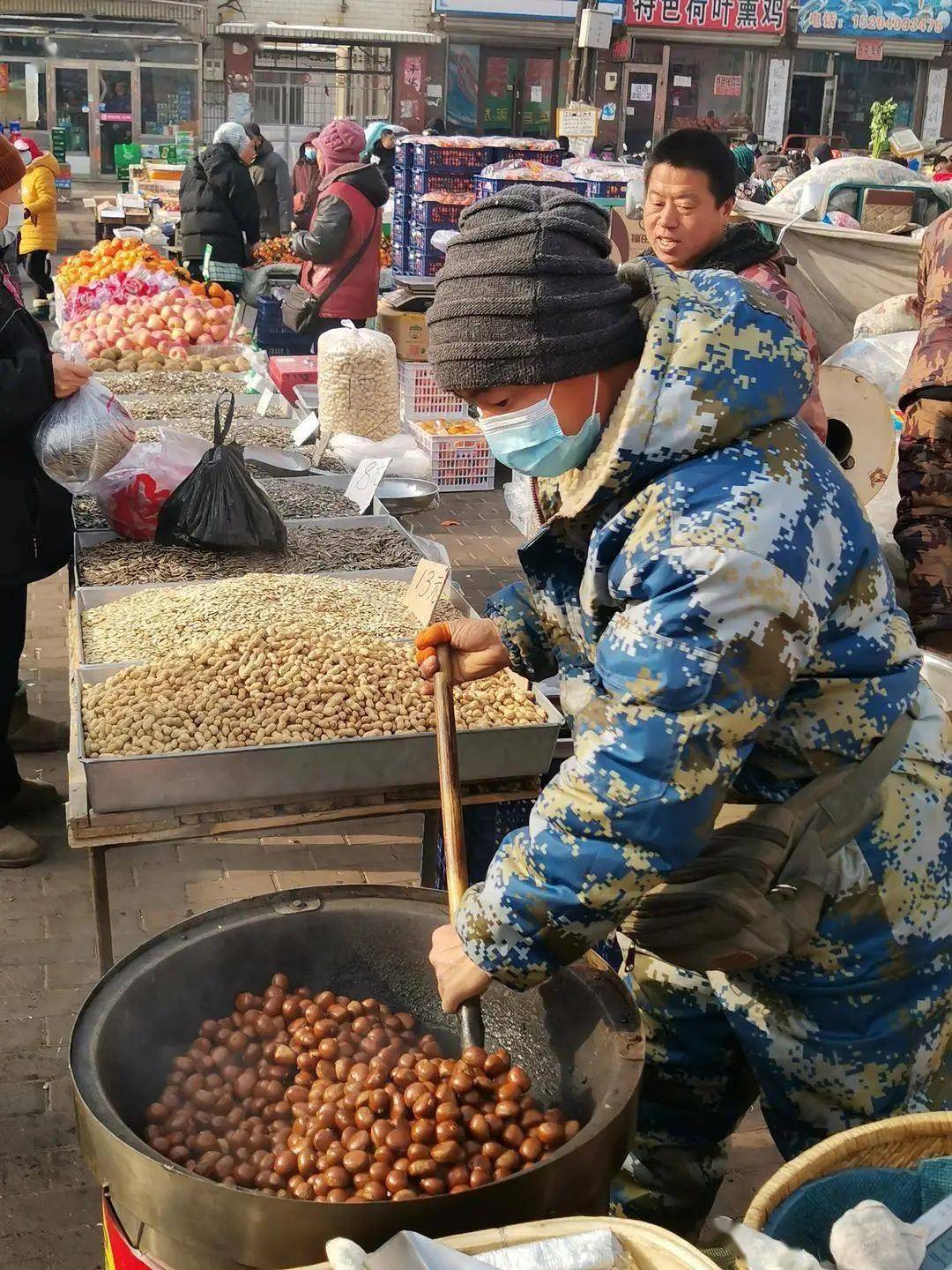 【媒体看辽中】过年赶大集 辽中茨榆坨年货市场真热闹