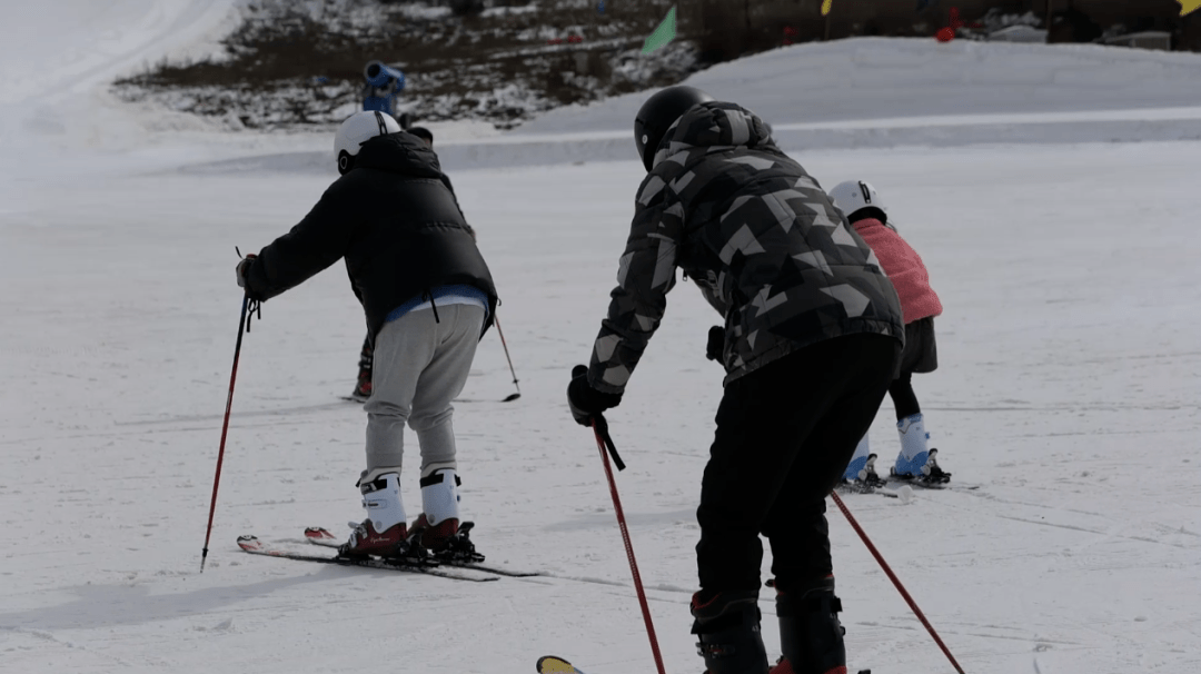 固原娅豪国际滑雪场解锁旅游半年闲