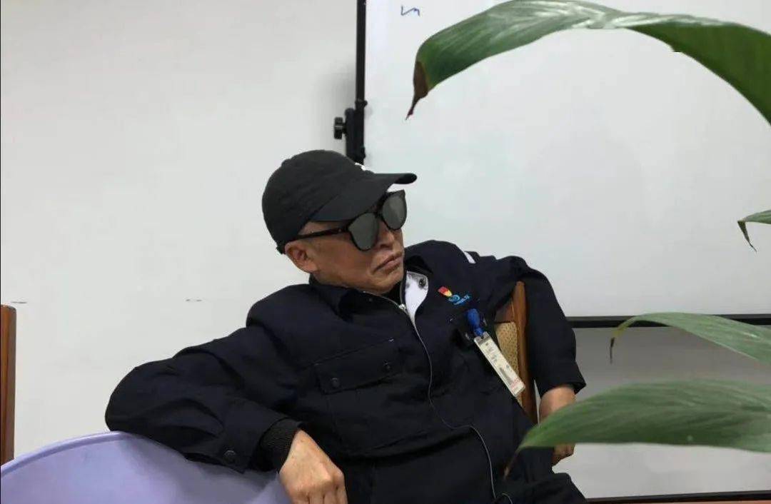 作者:陈刚,笔名半山,系贵州省作家协会会员,现居贵阳.