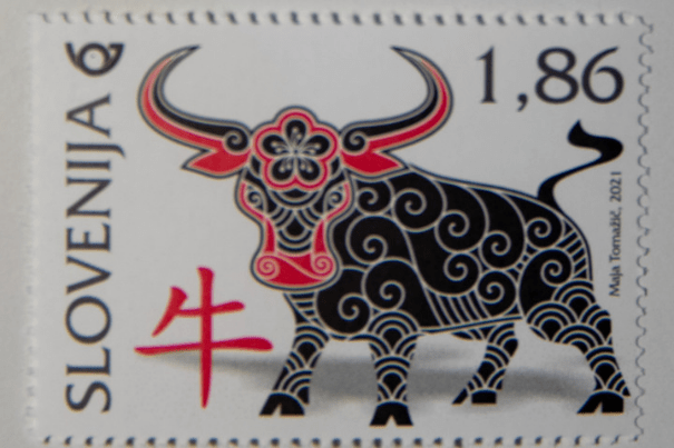 牛年开始发行中国生肖邮票 已发行两轮生肖邮票 邮票设计者华人设计师