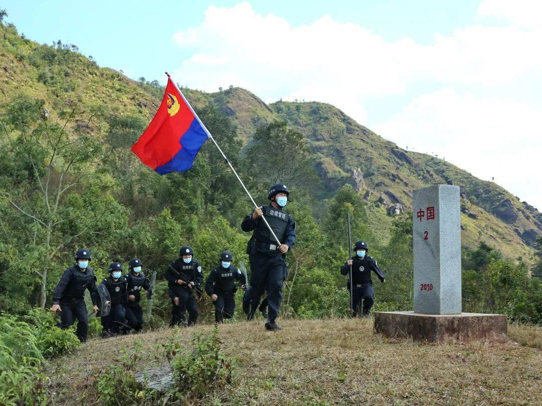 普洱边境管理支队移民管理警察边境巡逻迎春节