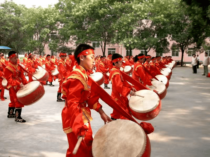 走进非遗敲锣打鼓闹新春欢欢喜喜过大年