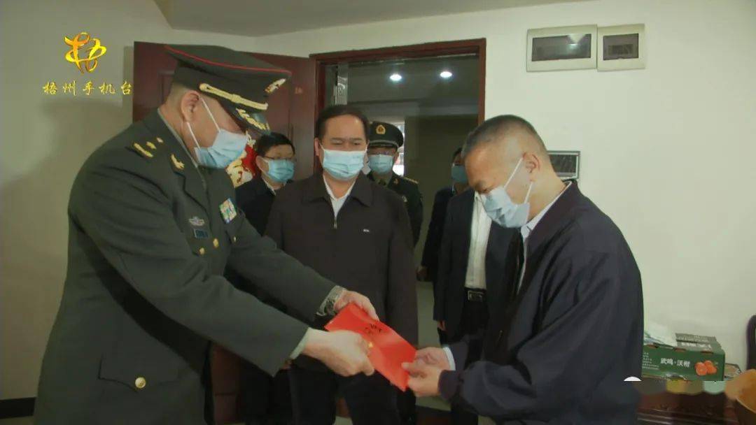 满带亲切关怀 送来新春祝福 何仁学来梧开展春节前慰问_广西军区