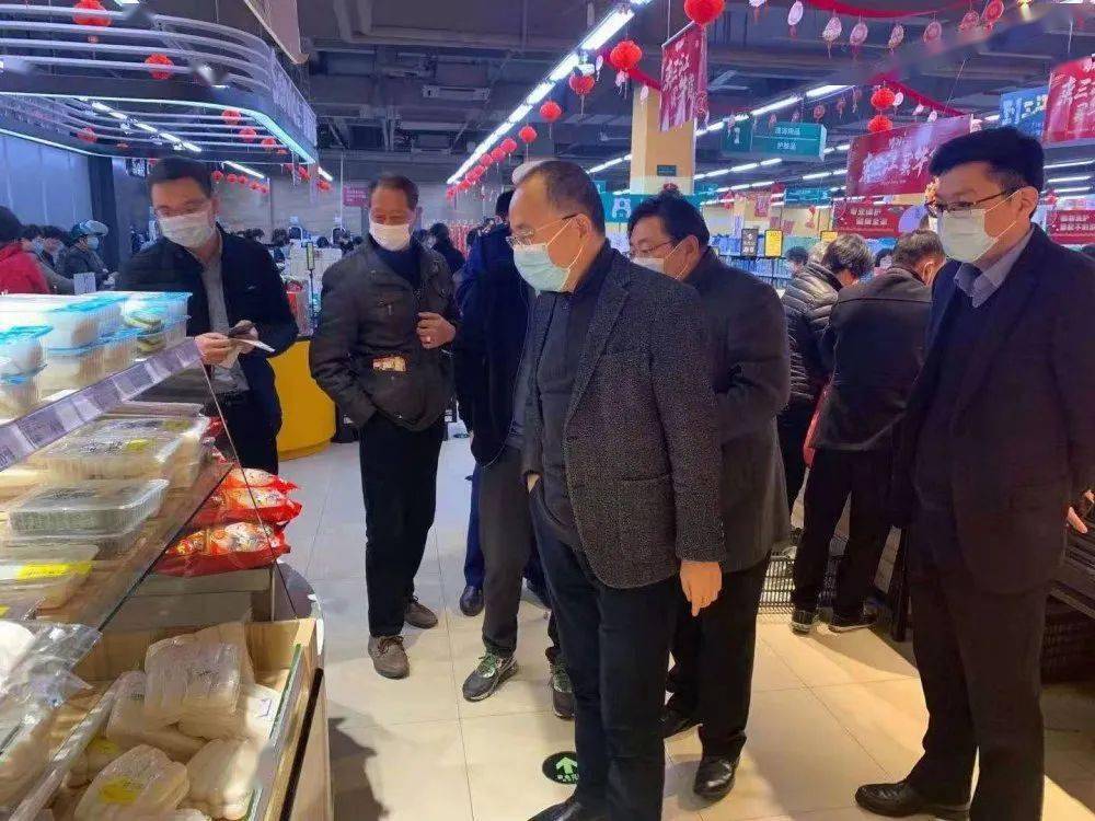 政府党组成员周坚栋,副县长石坚定,钮晶莹,张微燕,范建富分别带领商务