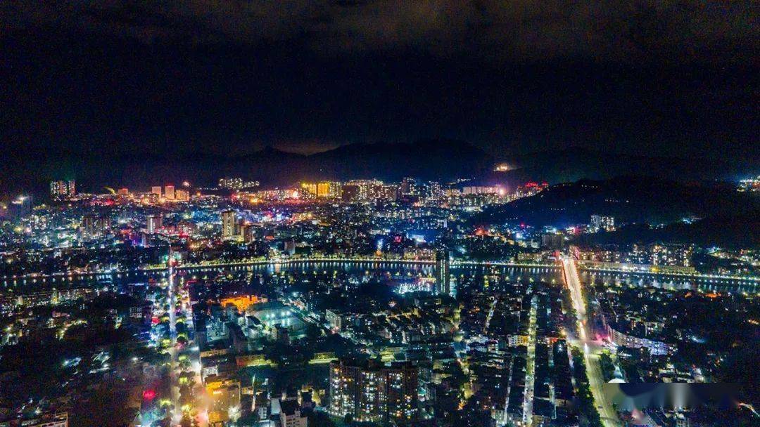靓到爆阳春市大年三十的夜晚