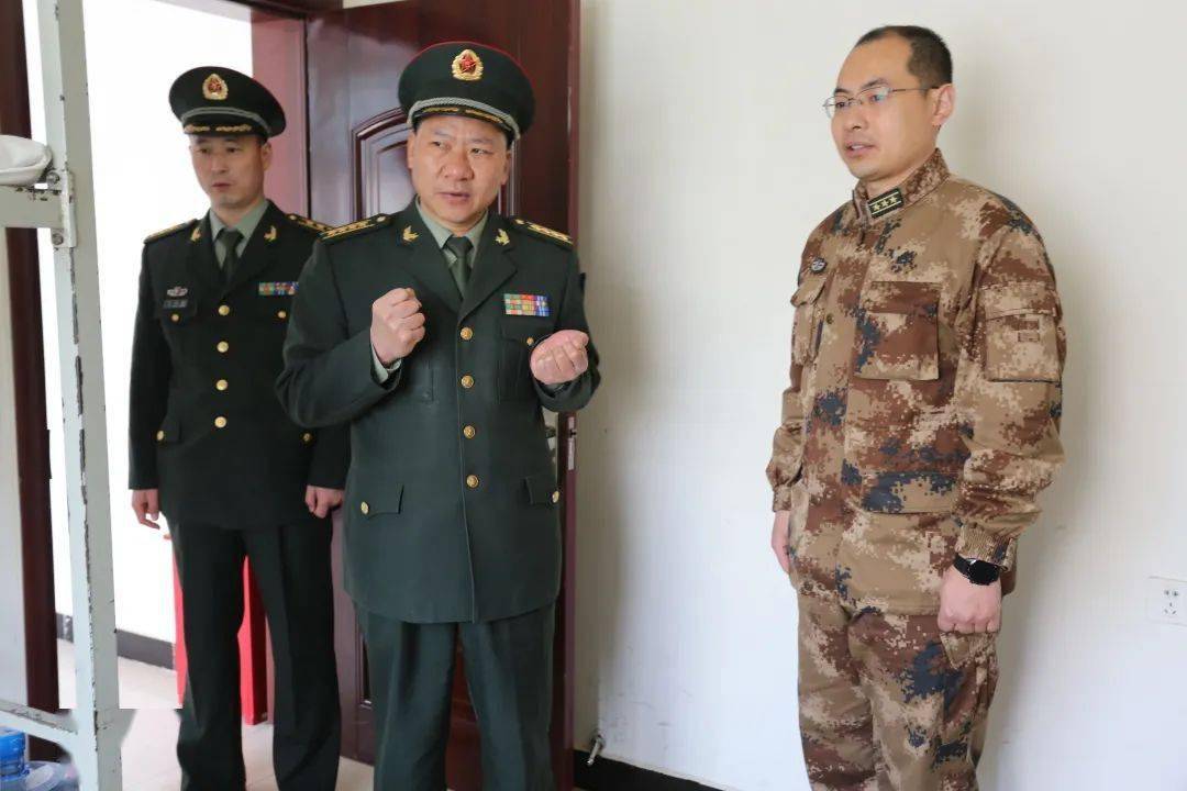 河南省漯河军分区领导检查督导基层节日战备值班和安全工作