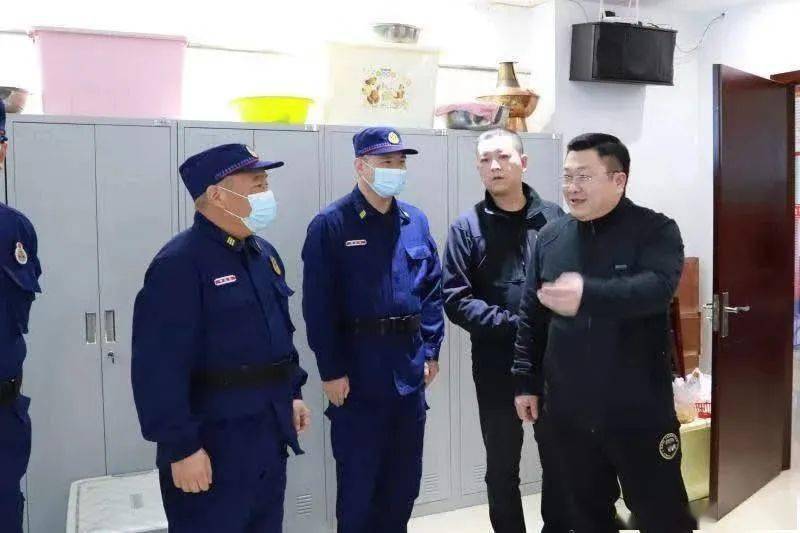 北白象镇党委书记看望慰问一线值守人员_蔡谷
