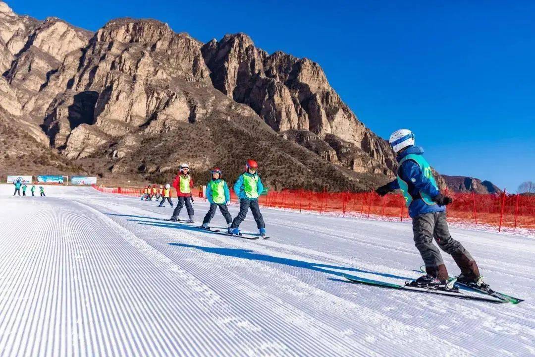 延庆这两个地方 人少景美更好玩 ▽▽▽ 万科石京龙滑雪场  拥有10条