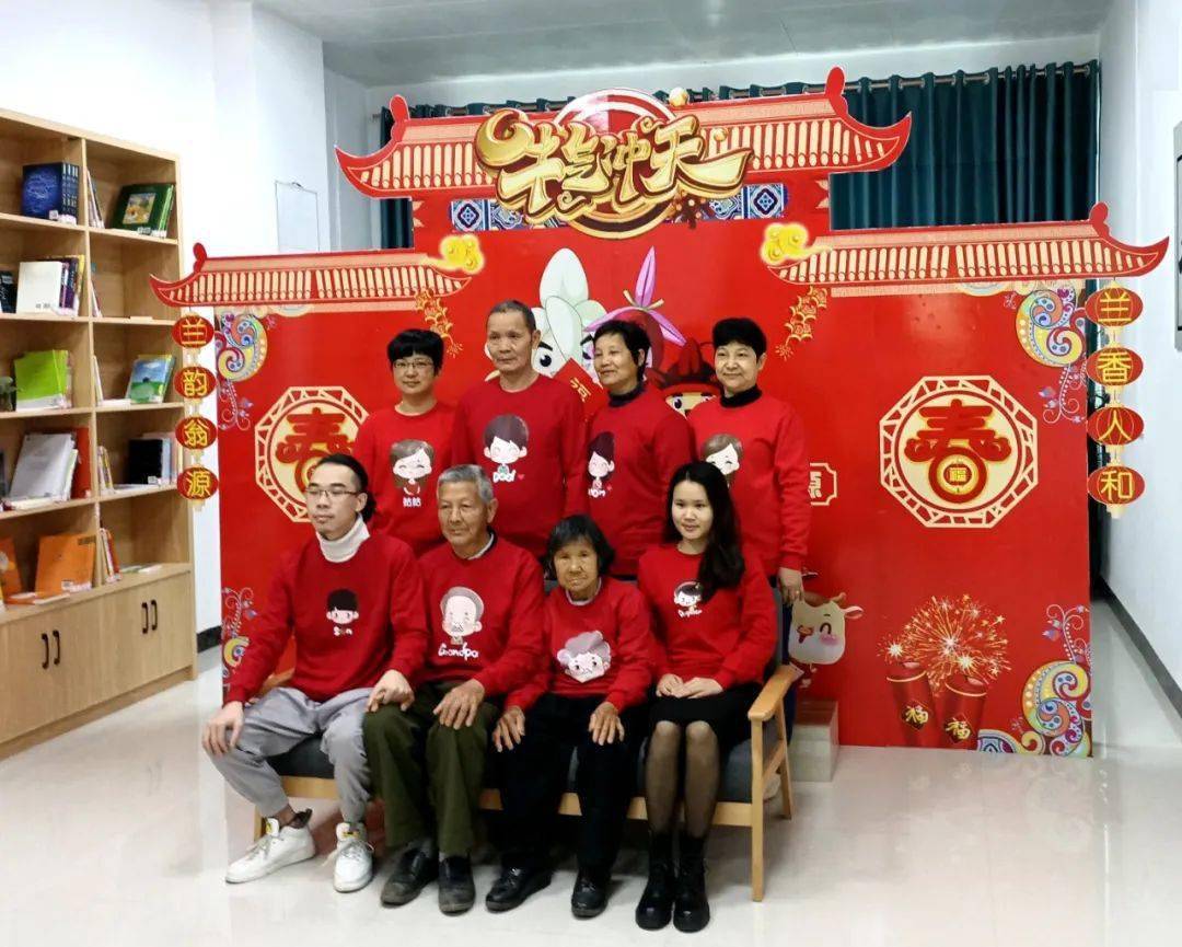 全家福免费拍摄 翁源县为100多个家庭定格幸福瞬间_活动