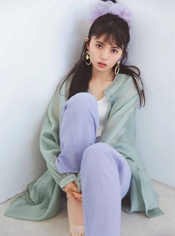 今天,分享几组小鸟酱的美照吧 你会喜欢新风格的小鸟酱吗?