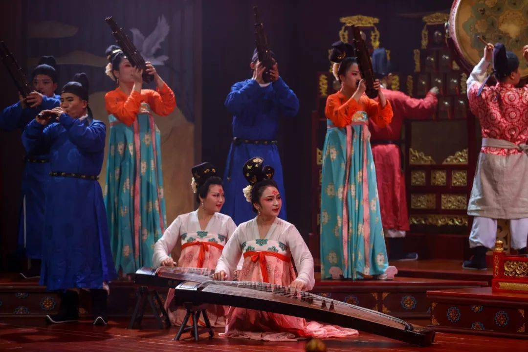 音乐的专注给出了细致入微的盛唐梨园场景再现舞台剧唐代宫廷燕乐《鼓