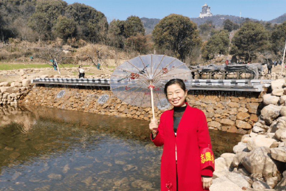 是下陆区管山社区陆柏林湾居民 同时还是梨花峪景区的志愿者 今年