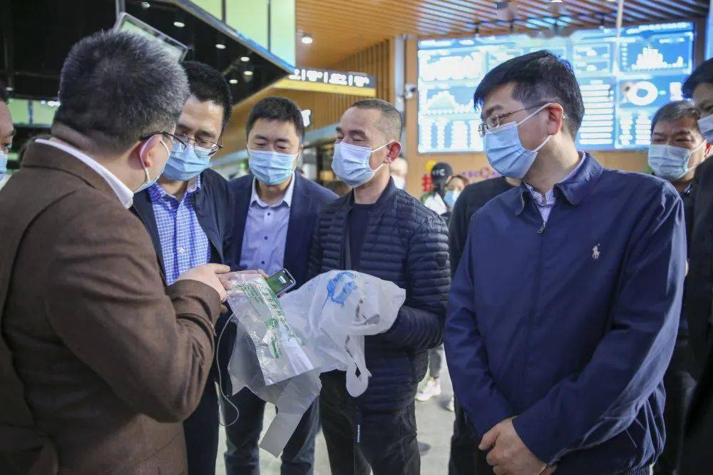 省市场监管局副局长章一文调研凤凰菜场