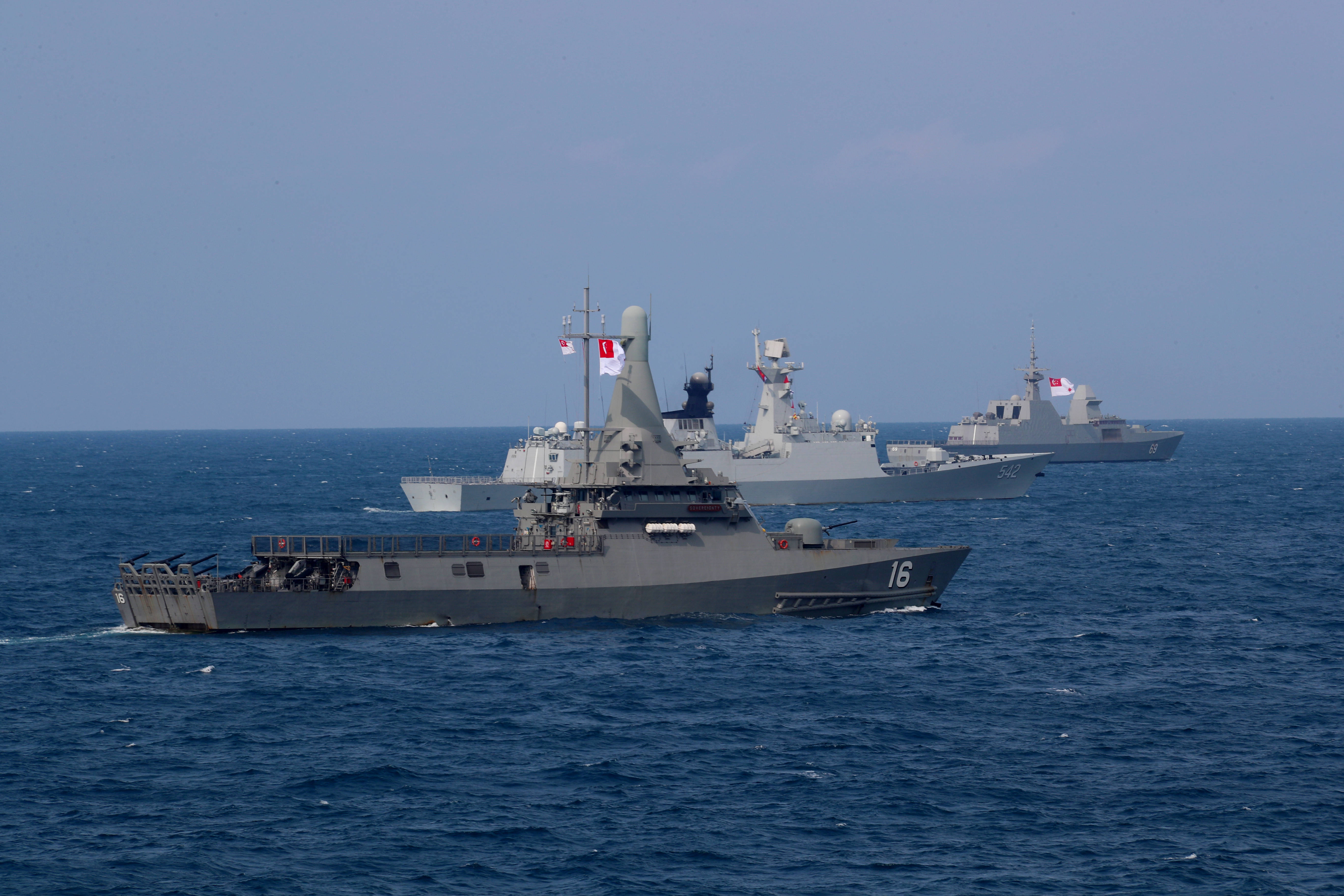 中国和新加坡海军海上联合演习圆满结束_舰艇编队