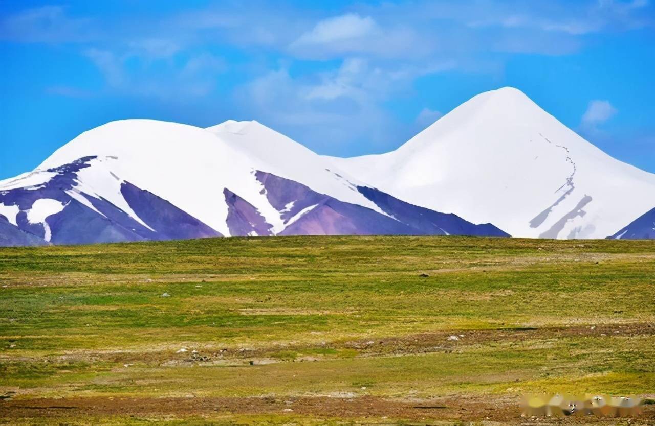 藏东南最大的冰川区:  念青唐古拉山