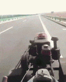 搞笑GIF:请问哪里可以买到这样的水果,我全包了