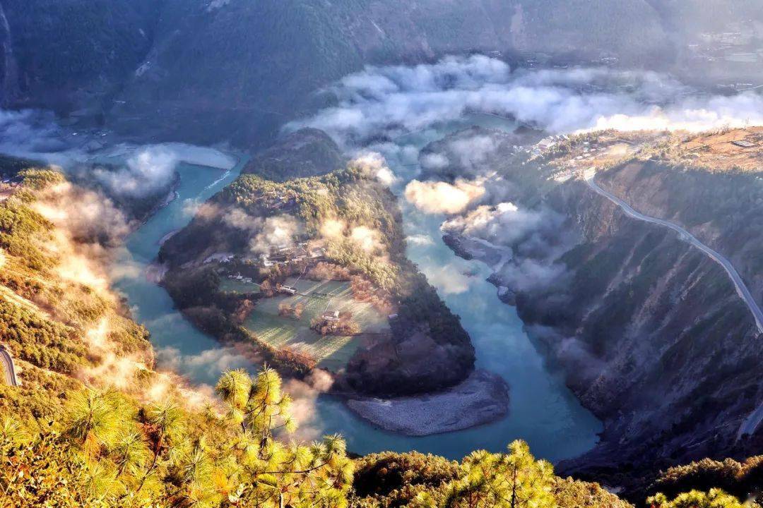 雾里村—茶马古道—朝红桥—四季桶—石门关—重丁天主教堂—丙中洛