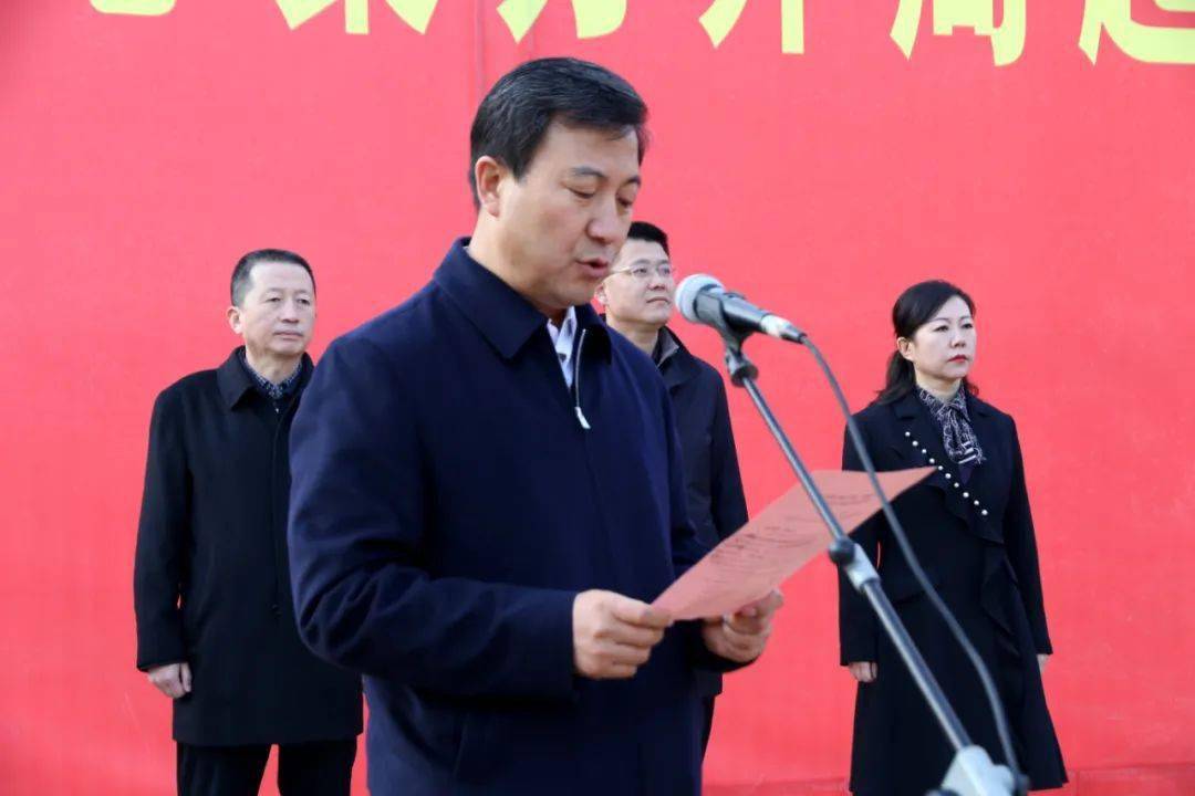 子长市委副书记崔亚军主持活动子长市委常委,常务副市长刘鹏程介绍全