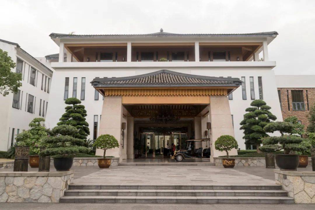 重庆贝迪颐园温泉酒店--重庆贝迪颐园温泉旅游度假酒店占地300亩,建筑