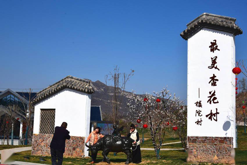 这是哪儿?这是离郑州最近的杏花村,新密市的楼院村.